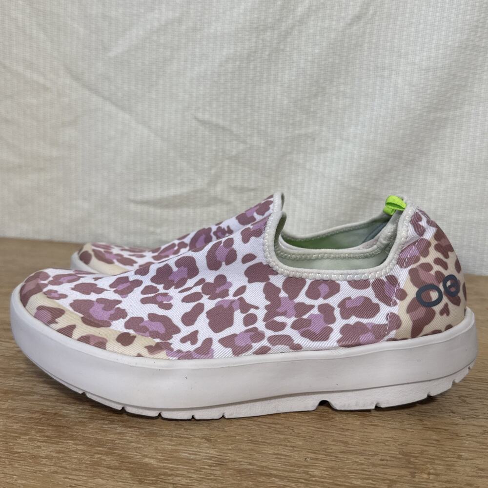 OOFOS OOmg Women’s 9 Pink Leopard Recovery Slip On Shoes OOFoam Comfort